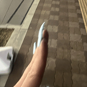 マリン 写メ画像 この爪何かに似てる…
